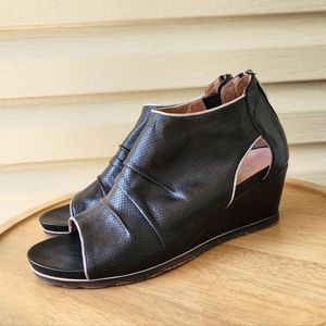 Regarde LeCiel women's leather sandals